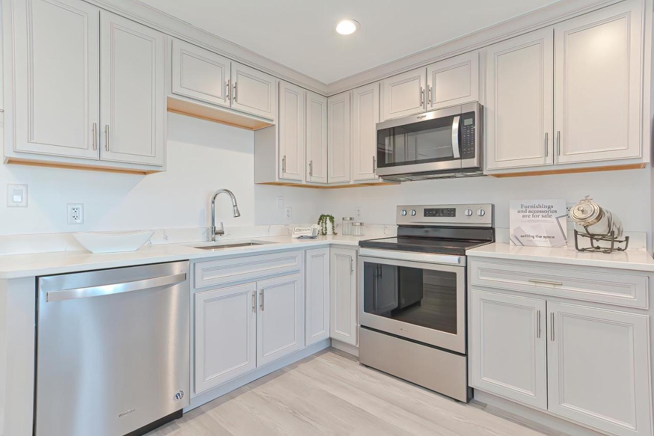 Downtown Plymouth Waterfront Luxury Condos Экстерьер фото