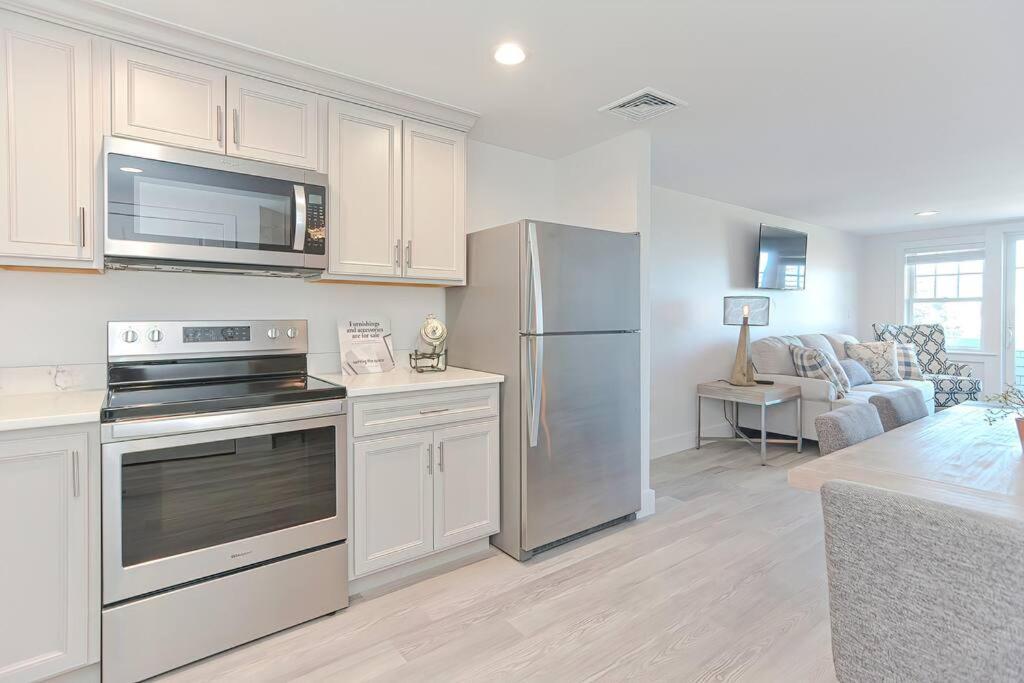 Downtown Plymouth Waterfront Luxury Condos Экстерьер фото