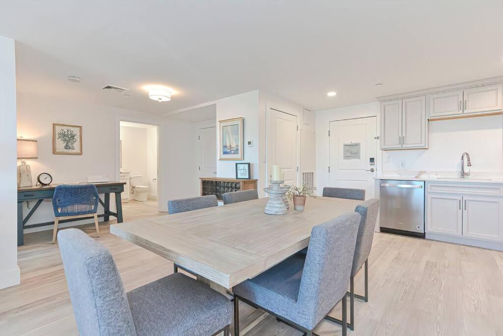 Downtown Plymouth Waterfront Luxury Condos Экстерьер фото